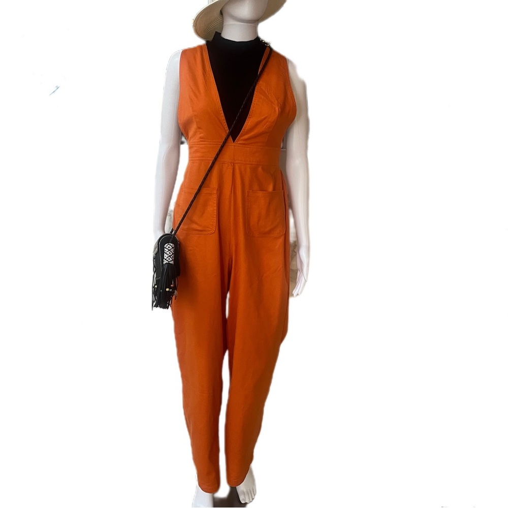 Sincerely Jules orange khaki plunge front halter front pocketed overalls Medium